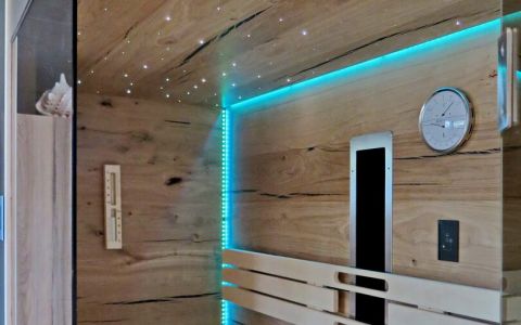 Kleine Sauna in Eiche mit abgeschrägter Glasfront, Infrarotstrahler, Sternenhimmel und LED-Beleuchtung - LED-Beleuchtung, türkis