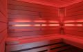 Wellness-Sauna - Farblichttherapie mit LED-Lehnenbeleuchtung - hellrot