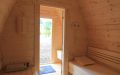 Saunapod mit Vorraum und Veranda in Polarfichte, Einrichtung in Espe - Innenansicht, Blick aus der Sauna durch die Türen