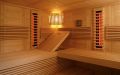 Massivholz-Sauna - Maßanfertigung - verstellbare Liege und Infrarotstrahler