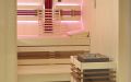 Einbausauna mit Innen- und Außenverkleidung in Espe, Einrichtung in Espe und Nussbaum mit Infrarotstrahlern und LED-Lehnenbeleuchtung - Beleuchtung, rosa