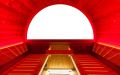 Fass-Sauna in Thermokiefer - Innenansicht, LED-Lehnenbeleuchtung, rot