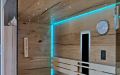 Kleine Sauna in Eiche mit abgeschrägter Glasfront, Infrarotstrahler, Sternenhimmel und LED-Beleuchtung - LED-Beleuchtung, türkis
