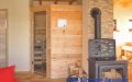 Sauna mit Eckeinstieg, Wandverkleidung aus waagerechten Zirbenholz-Profilen, Einrichtung in Thermo-Espe - Totalansicht