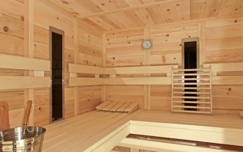 Massivholz-Sauna in Zirbe mit Glasfront - Einrichtung, Infrarotstrahler