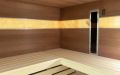 Sauna mit Eckverglasung, Innenverkleidung in Eiche Bronce mit rückseitig beleuchteten Salzsteinen - Infrarotstrahler
