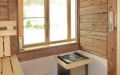 Badezimmer-Sauna - Sauna aus alten Balken - Innenansicht, Fenster, Saunaofen