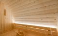 Fass-Sauna in Fichte - Innenansicht, Rückenlehne mit LED-Beleuchtung