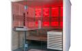 Massivholz-Sauna aus Fichte mit Glasfront, Infrarotstrahler und beleuchteter Salzsteinwand - Rückwand rot beleuchtet