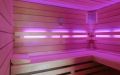 Wellness-Sauna - Farblichttherapie mit LED-Lehnenbeleuchtung - violett